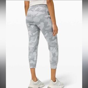 Lululemon Ready to Rulu Jogger Crop
Speckle Spritz Jacquard Rhino Grey Silver 4